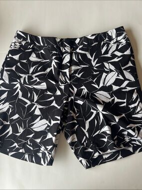 Mario Serrani Italy Women's Black & White Leaf-Print Bermuda Dress Shorts